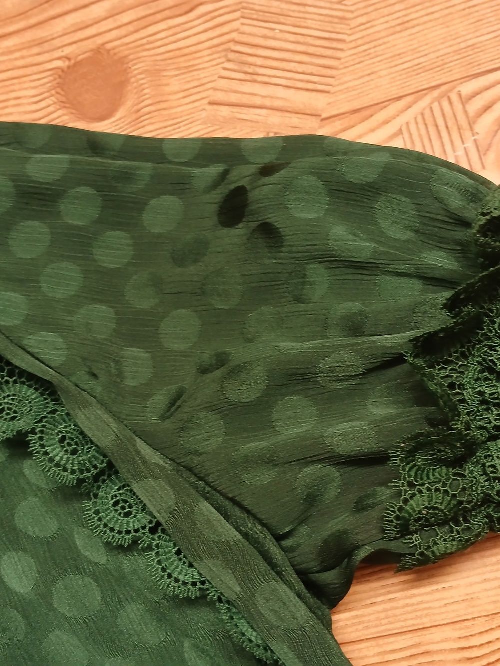 Max Studio Emerald Green Textured Maxi Dress with Lace Trim - Picture 6 of 9